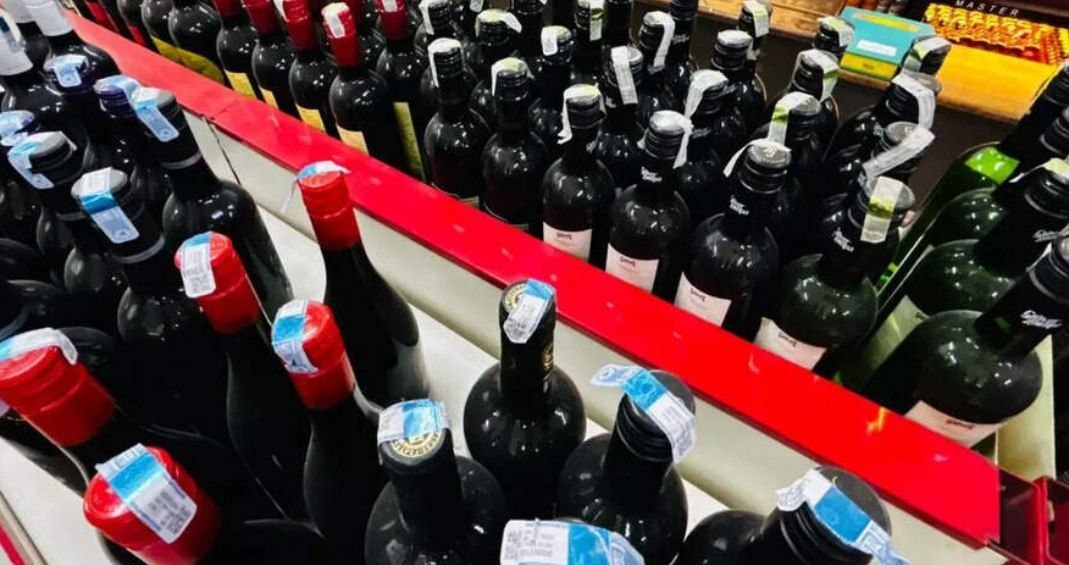 तोरसोळे येथे अवैध दारू जप्त