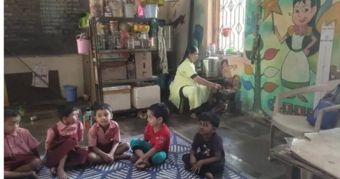 आखाती देशातील युद्धाची झळ, गावातील शाळा अंगणवाड्यांनासुद्धा