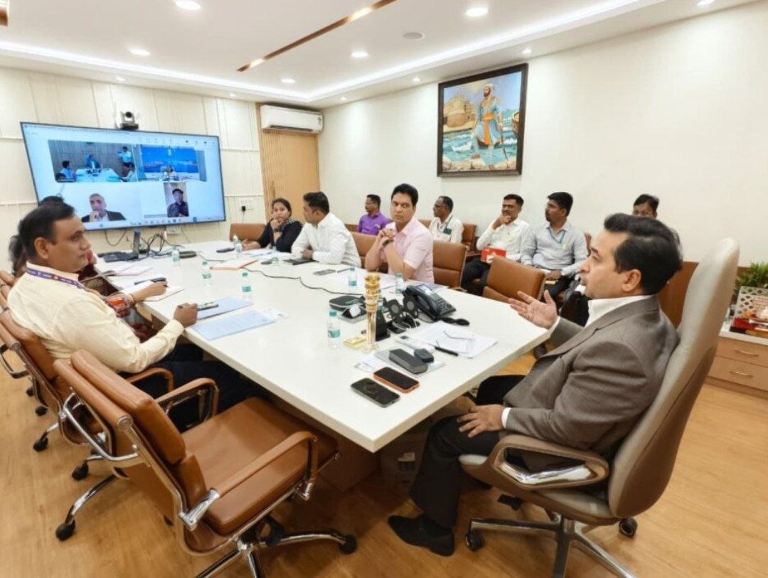 चिपी-मुंबई विमानसेवा जलदगतीने सुरू करा : पालकमंत्री नितेश राणे यांचे निर्देश