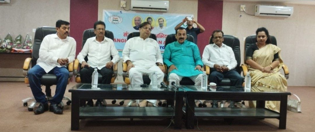 जिल्हाध्यक्षांची निवड स्थानिक कार्यकर्त्यांच्या मतांवरच