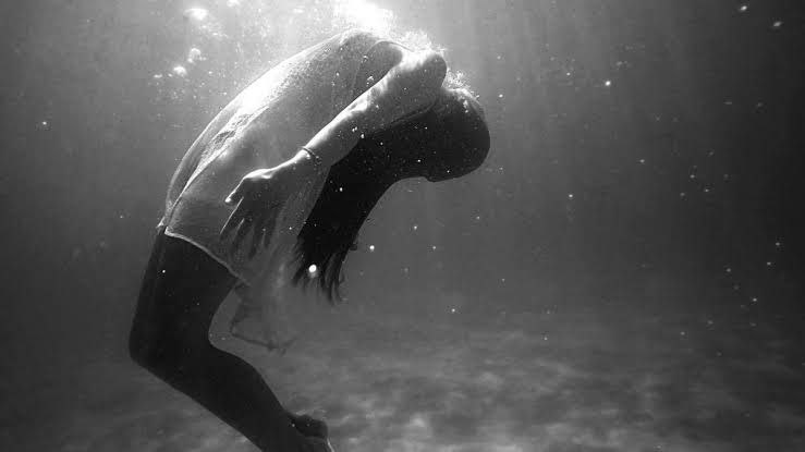 पडवणे समुद्रकिनाऱ्यावर युवतीचा मृतदेह