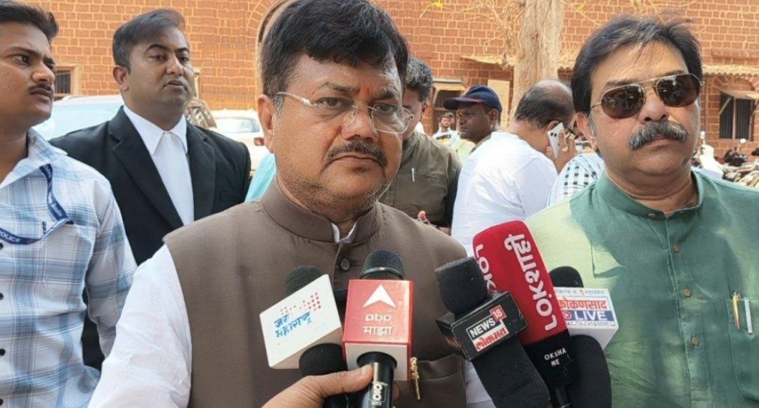 कुडाळ न्यायालयात प्रवीण दरेकर हजर