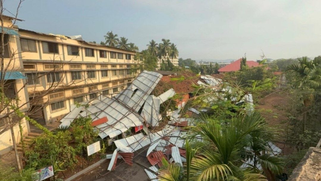 सावंतवाडी शहराला वादळाचा तडाखा