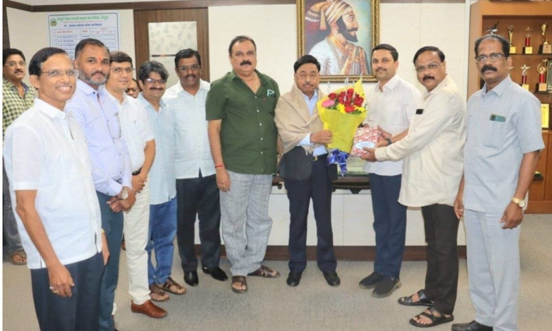 खा. नारायण राणे यांची सिंधुदुर्ग जिल्हा बँक प्रधान कार्यालयास सदिच्छा भेट