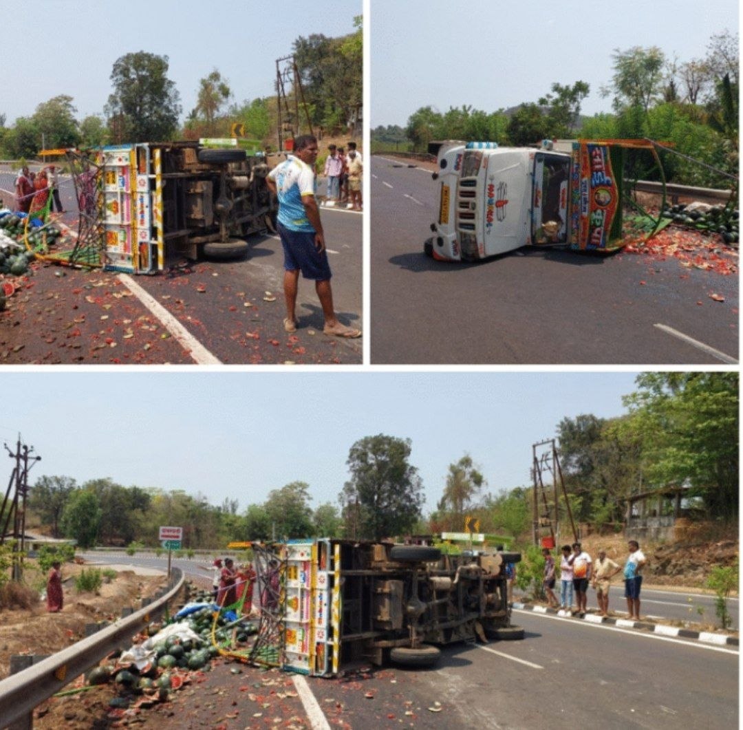 मुंबई – गोवा राष्ट्रीय महामार्गावर नडगिवे बांबरवाडी येथे कलिंगड भरलेला टेम्पो पलटी होऊन अपघात