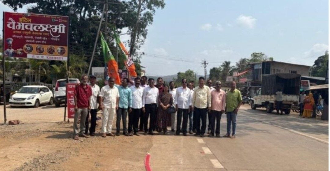 प्रमोद जठार यांना विधानपरिषदेची उमेदवारी जाहीर होताच वैभवावाडीत भाजपा कार्यकर्त्यांचा जल्लोष