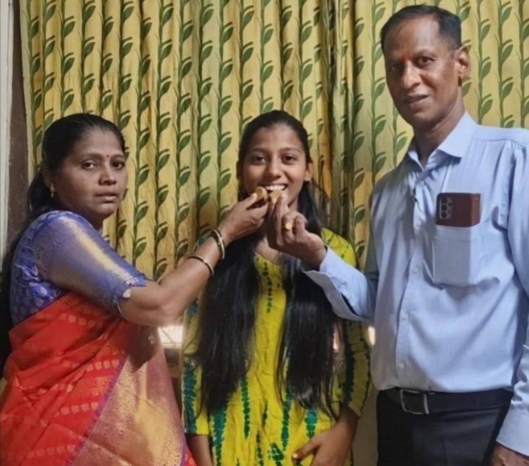 आई आणि मुलगी एकाच वेळी बारावी उत्तीर्ण