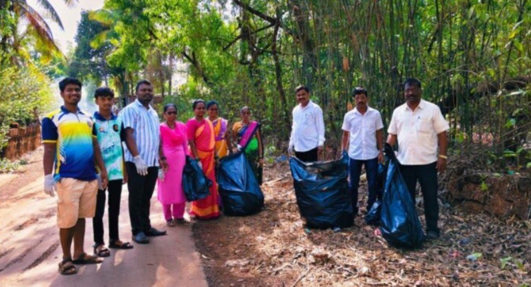 स्वच्छ गाव, सुरक्षित हवामान अभियानांतर्गत बेळणे खुर्दमध्ये स्वच्छता मोहीम !