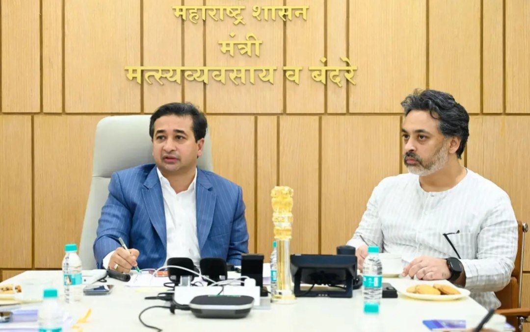पालकमंत्री नितेश राणे यांच्या अध्यक्षतेखाली सिंधुदुर्गनगरीतील प्रस्तावित छत्रपती शिवाजी महाराज शिवस्मारकाच्या आराखड्याचे सादरीकरण