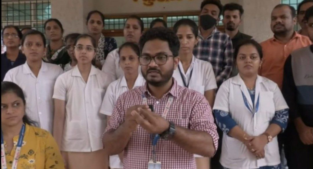 कुडाळ जिल्हा महिला व बाल रुग्णालयातील कंत्राटी कर्मचाऱ्यांचे पगार रखडले