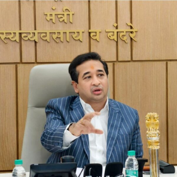 पालकमंत्री नितेश राणेंचा मोठा निर्णय; राज्यातील मच्छिमारांना मिळणार सॅटेलाइट फोन सुविधा