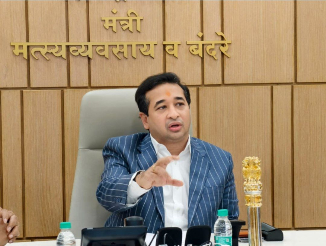पालकमंत्री नितेश राणेंचा मोठा निर्णय; राज्यातील मच्छिमारांना मिळणार सॅटेलाइट फोन सुविधा
